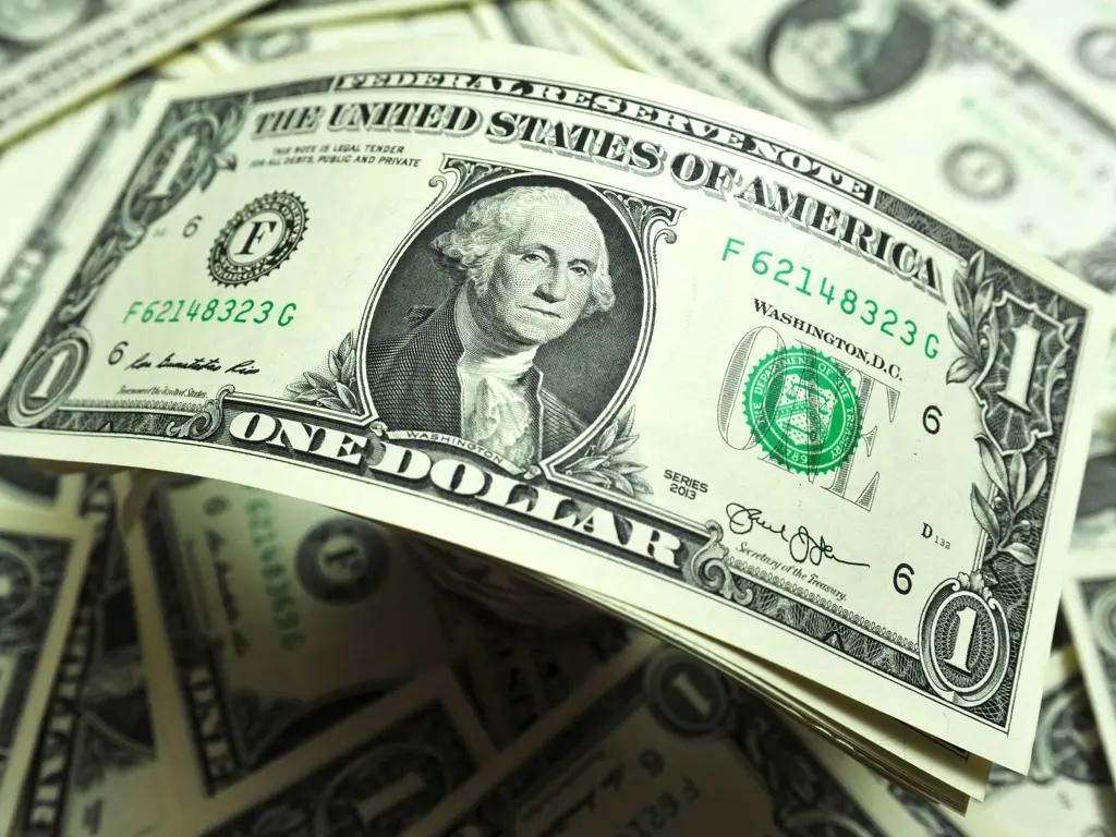 На межбанковских торгах банки КР купили более $2.3 млн