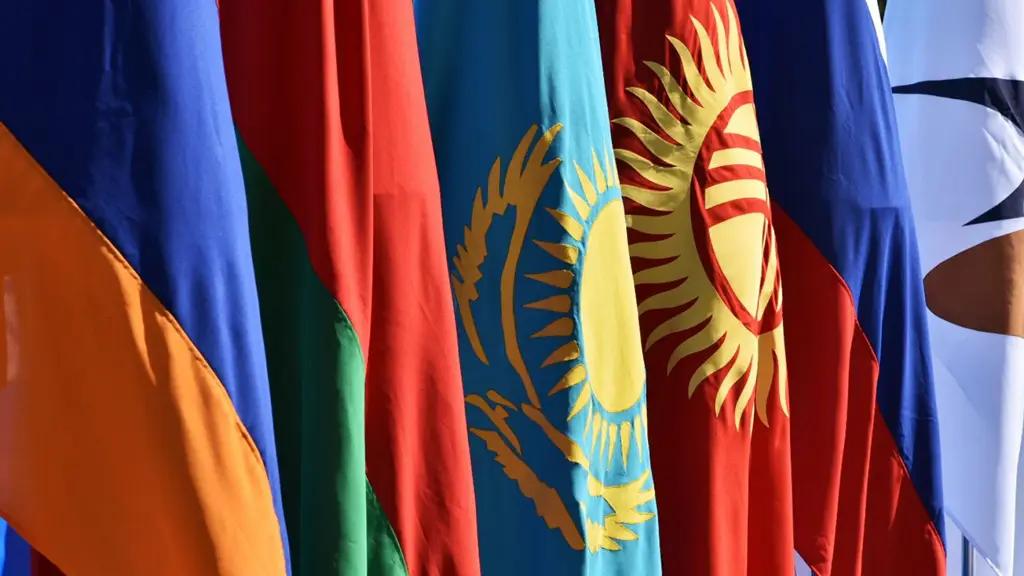 Снижение роли ЕЭК в устранении барьеров не на пользу евразийской интеграции — Марипов