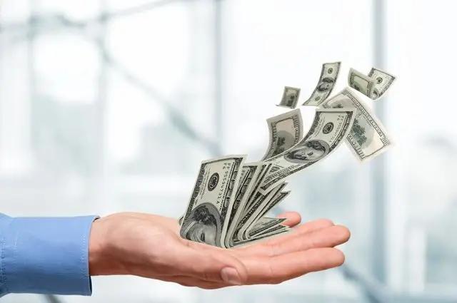 В июне кыргызстанцы перевели в Россию $48.6 млн