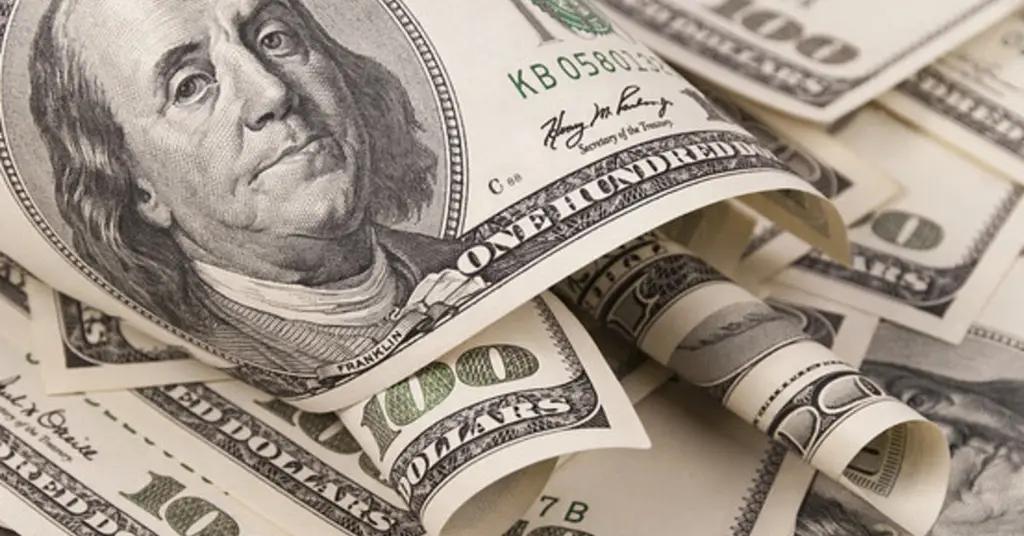 Нацбанк КР впервые за последние полгода купил доллары