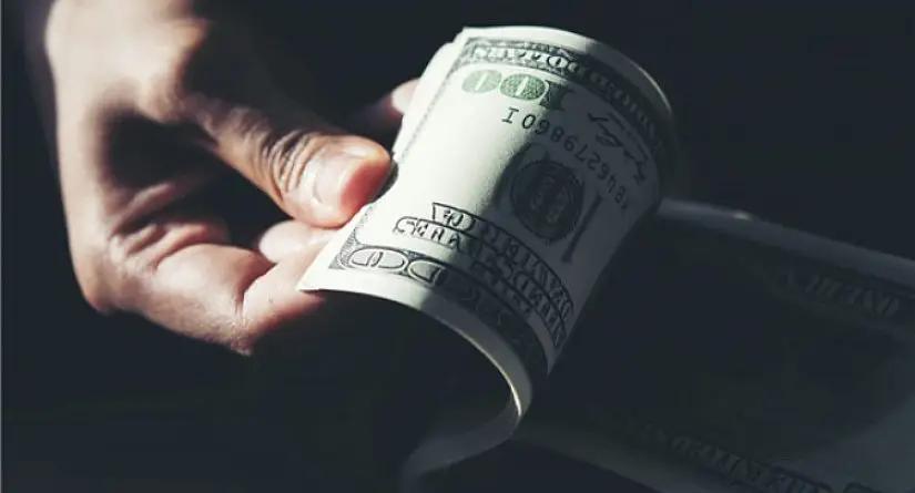 Регулятор продолжает штрафовать нелегальных валютчиков