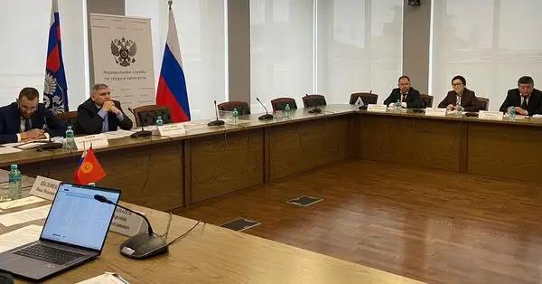 Россия предлагает кыргызским мигрантам активно использовать портал «Работа в России»