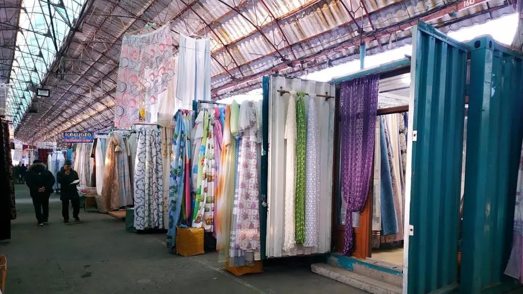 В Жогорку Кенеше предложили перенести рынок «Мадина»