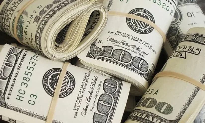 Доллар неожиданно подешевел на валютных торгах в Кыргызстане