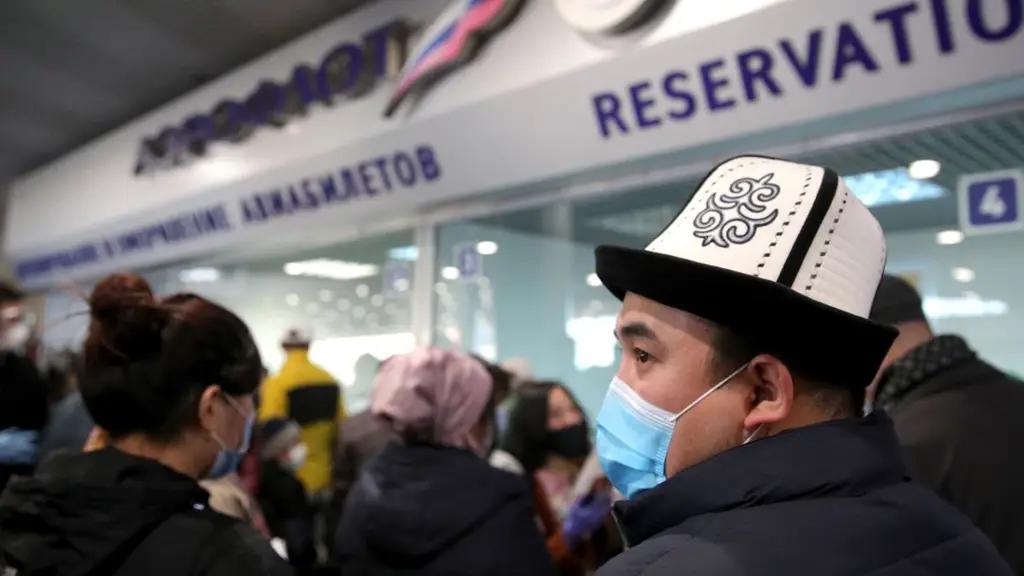 Власти РФ опровергли информацию о спецборте для мигрантов