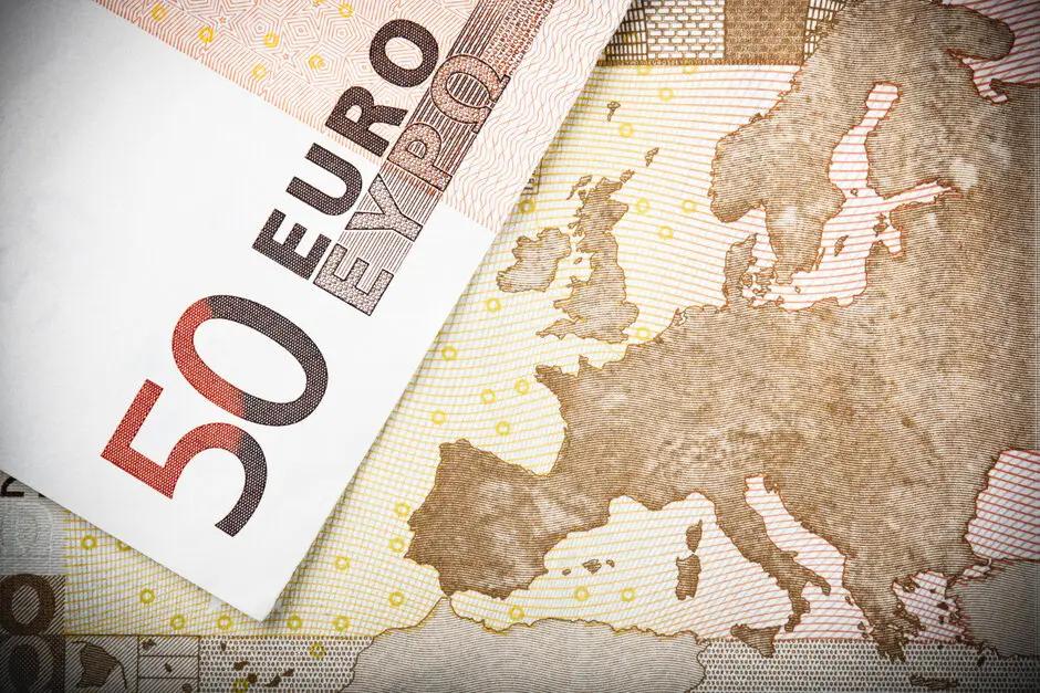 Сом укрепился к евро на 0.60%. Курсы валют НБ КР