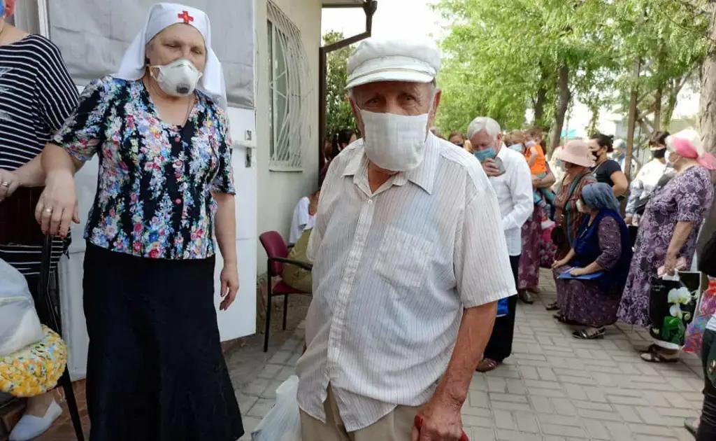 Сервис такси помогает «Волонтерам Победы» развозить ветеранов и нуждающихся