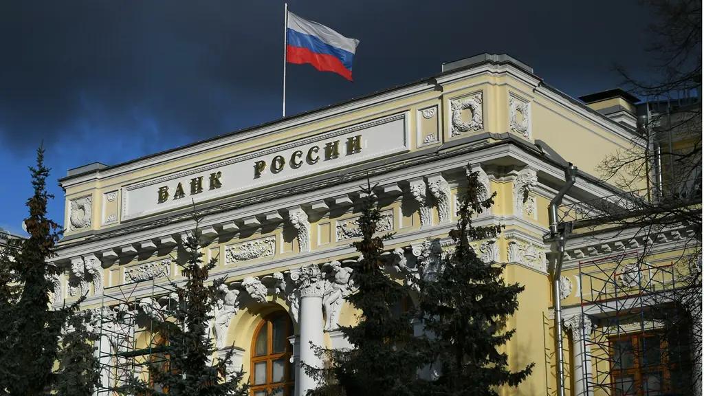 В выходные рубль укрепился к евро и доллару США. Курс Центробанка РФ