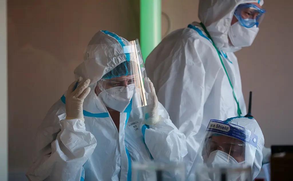 В 2021 году на зарплаты и компенсации медикам КР направила 3.7 млрд сомов