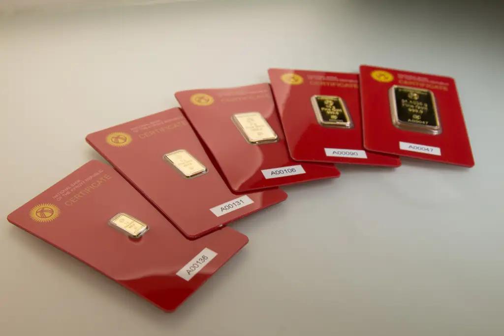 Унция золотых слитков НБ КР за неделю декабря подорожала на $80.5