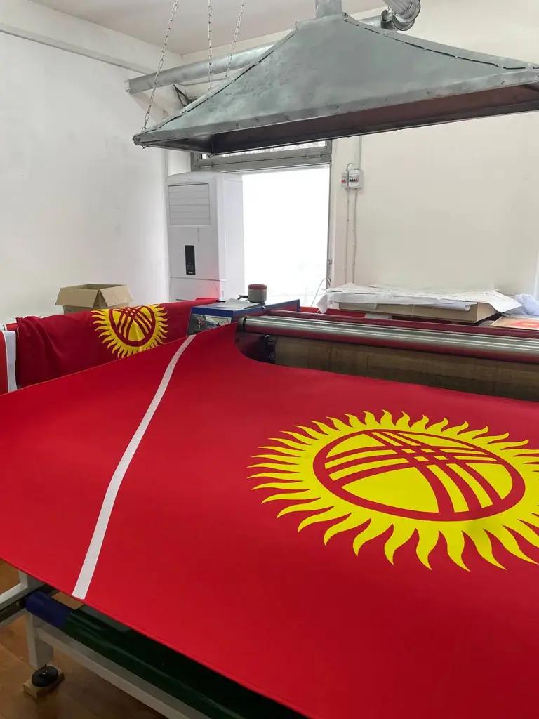Флаг Кыргызстана в центре внимания: как и где его создают сегодня