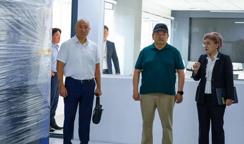 Акылбек Жапаров ознакомился с проектами цифрового развития