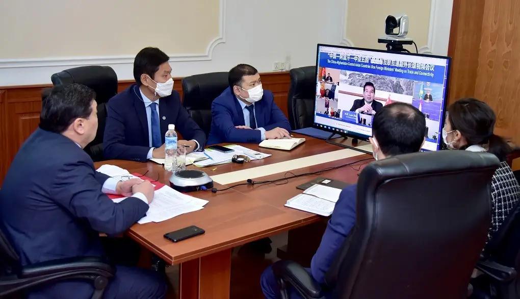 КР предлагает реструктуризировать долг перед КНР в обмен на помощь Афганистану