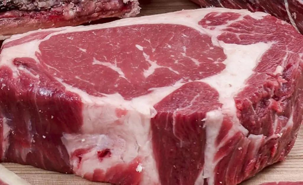 Розничные цены на мясо в Бишкеке за год выросли на 120 сомов