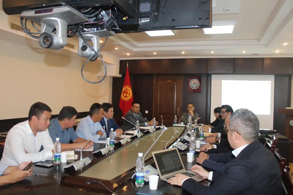 Замминистра МТиД КР встретился с главой бизнес-сообщества Японии