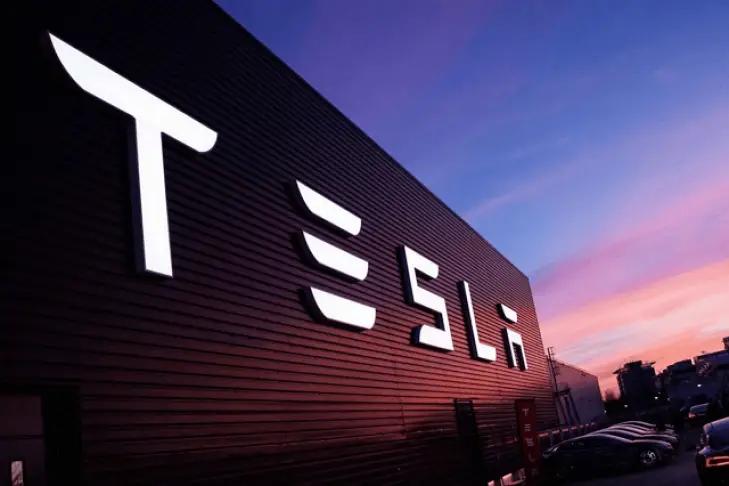 За последние месяцы Tesla заработала $342 млн