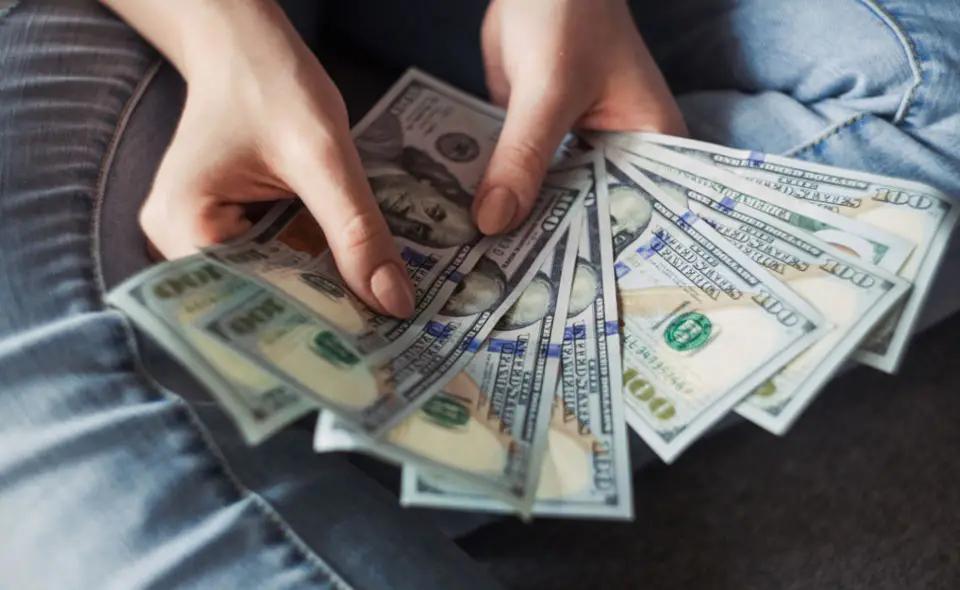 В скором времени курс доллара снизится – Ассоциация обменок