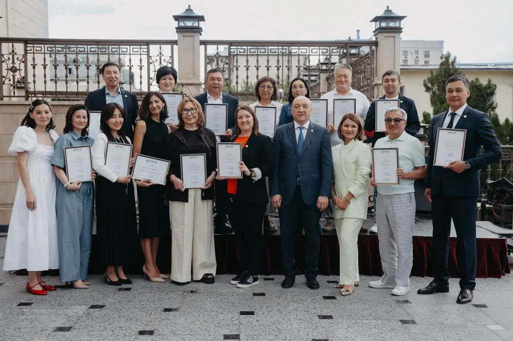 В КР завершился первый выпуск программы «Корпоративный директор»