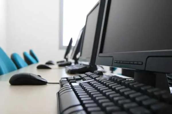 Сто компьютерных классов страны оборудованы техникой на 58 млн сомов