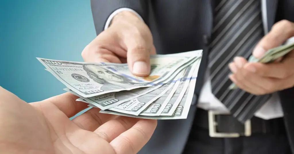 Объем кредитования промышленности сократился в марте на 43%