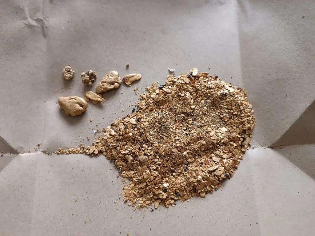 Таможня «Манас» задержала контрабанду самородков на 1 млн сомов