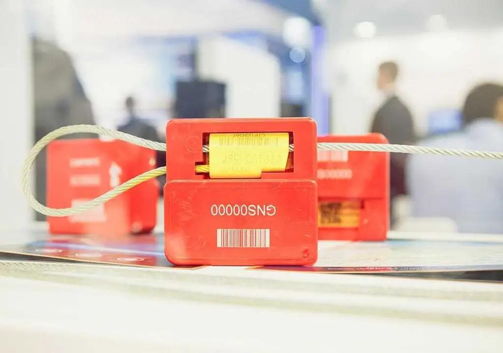 В КР будут использовать навигационные пломбы для отслеживания товаров