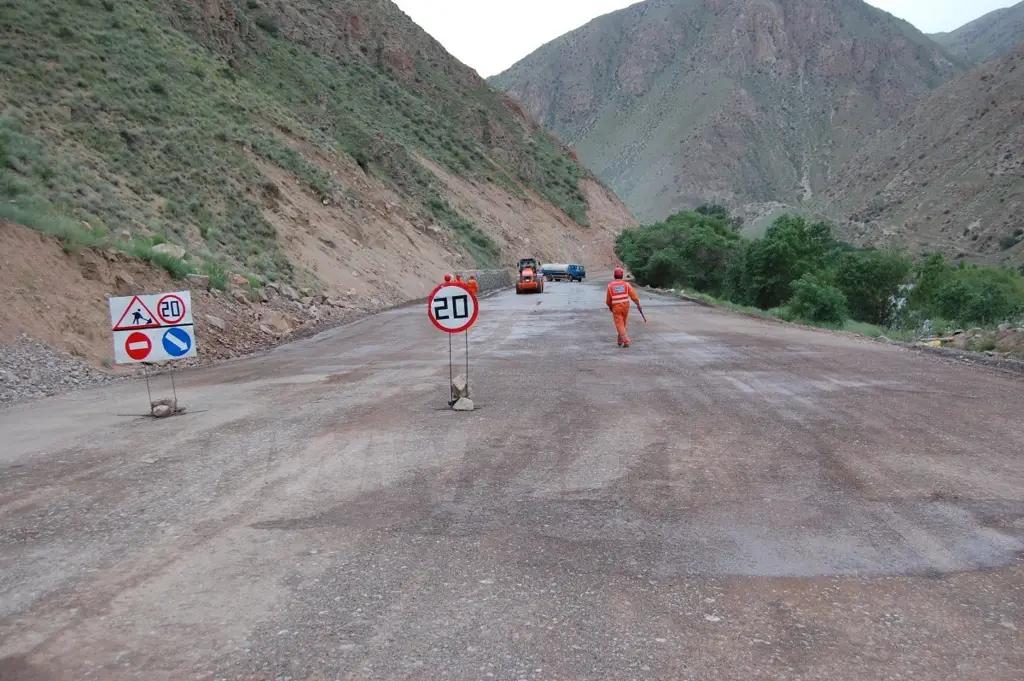 В КР проведут новый тендер на строительство участка дороги Эпкин — Башкууганды