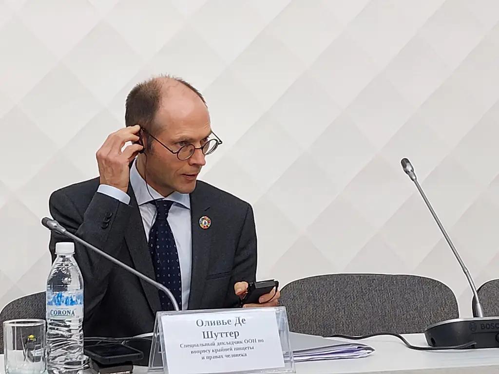 Цифровизация в КР усложняет доступ населения к госуслугам – докладчик ООН