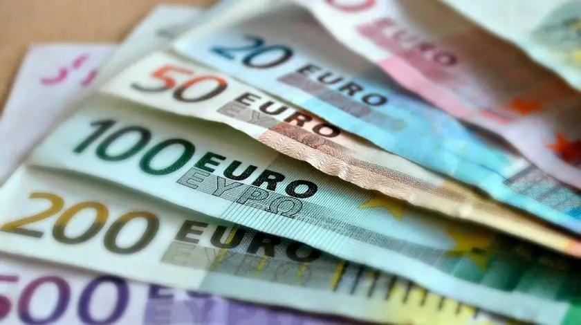 Сом просел к евро на 1.08%. Курсы НБ КР на 17 июня