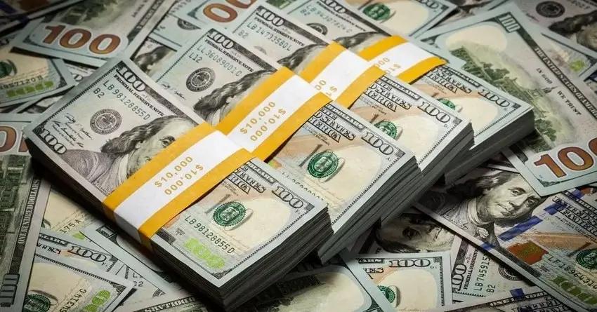 Нацбанк провел интервенцию по продаже долларов впервые с января
