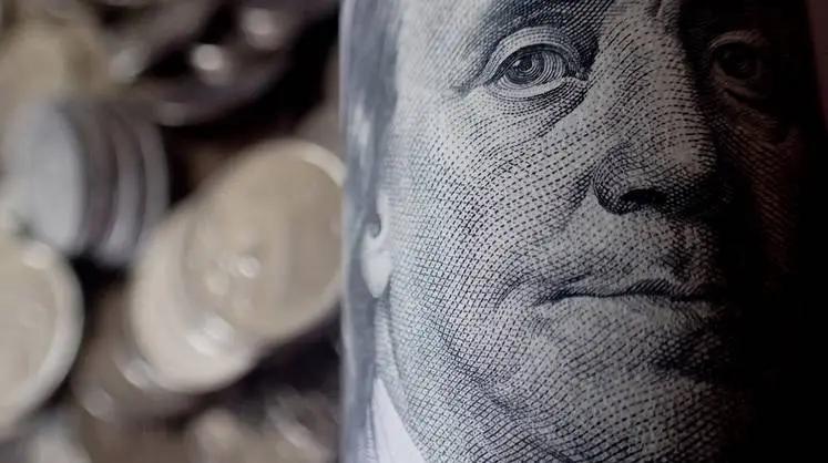 Не все кыргызстанцы проигрывают от роста доллара США — эксперт