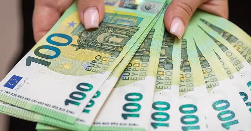 Евро перевалил за сотню. Курс Центробанка