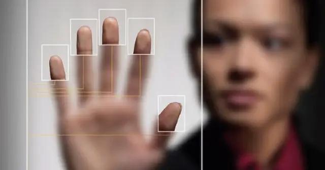 Комбанки РФ введут биометрическую идентификацию клиентов в 2018 году