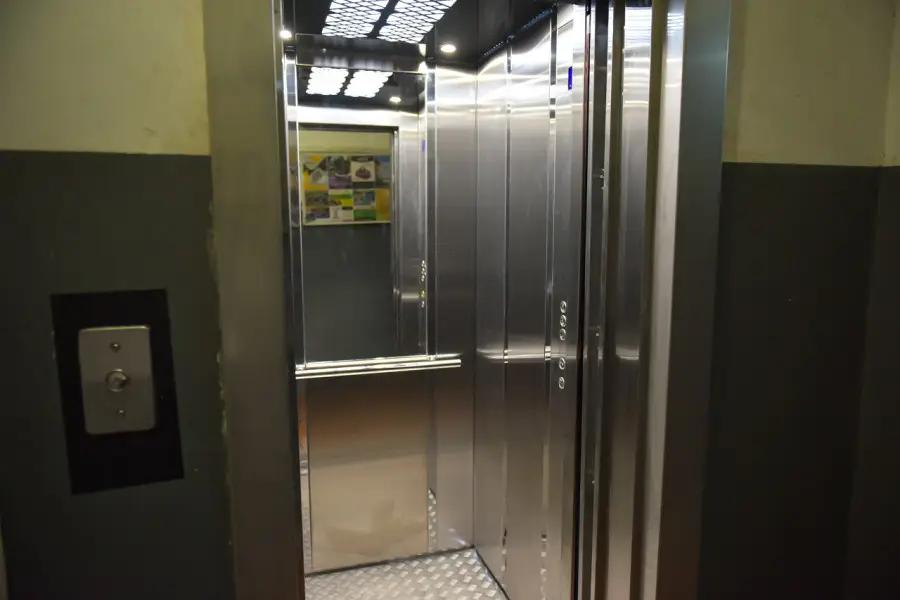 В одном из домов в Бишкеке установили лифт кыргызстанского производства