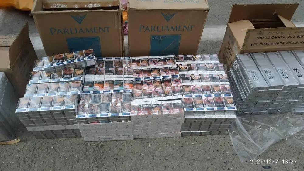 Таможенники выявили контрабанду сигарет почти 700 тысяч сомов