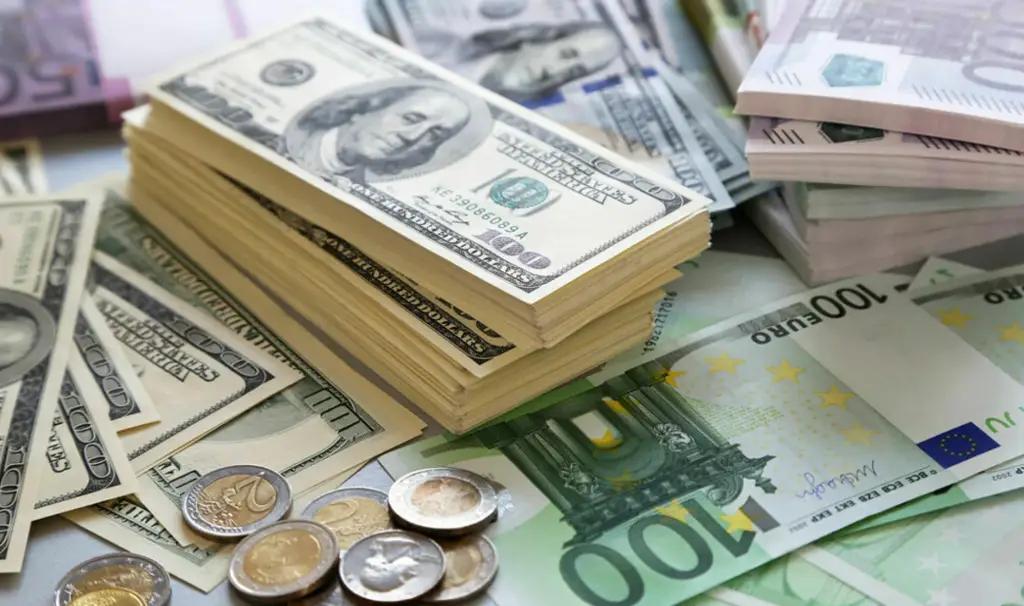 Объем сделок с валютой в Кыргызстане за полгода достиг 1.5 трлн сомов