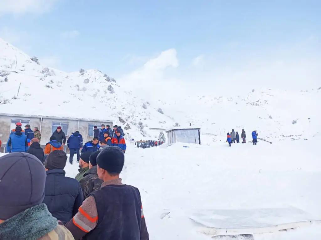 На золоторудном руднике сошла лавина