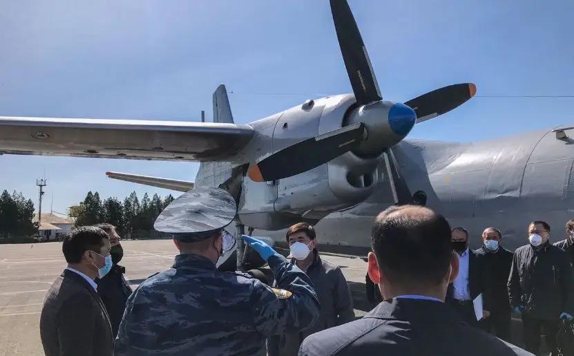 Военный самолет доставил гуманитарный груз в Ошскую область