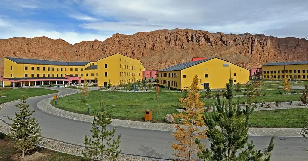 Кампус Университета Центральной Азии за $90 млн открыт в Нарыне