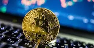 За месяц биткоин подешевел на 6.04%