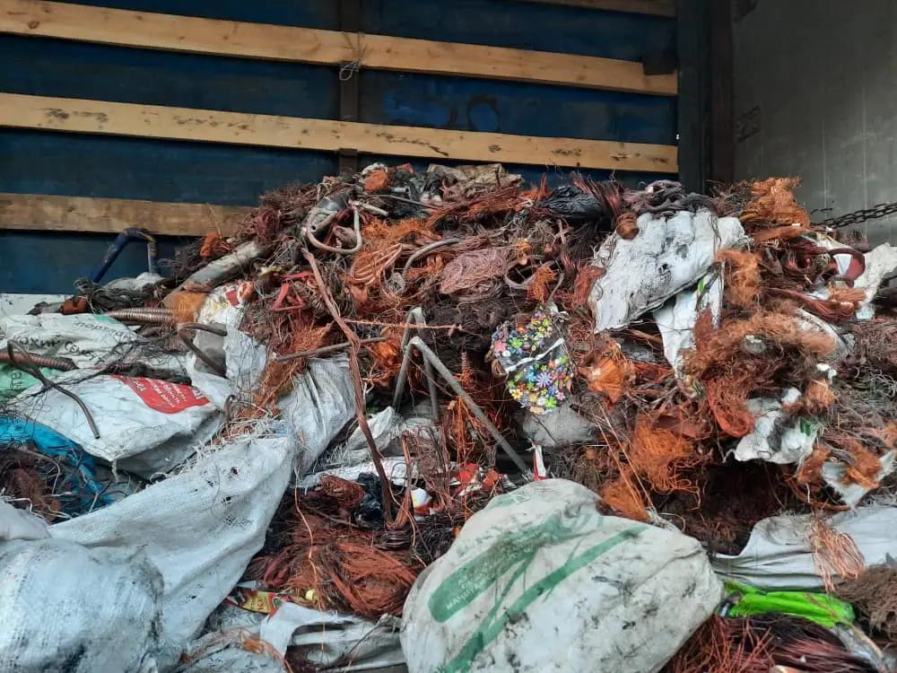 В Кыргызстан незаконно пытались ввезти 4 тонны медных отходов