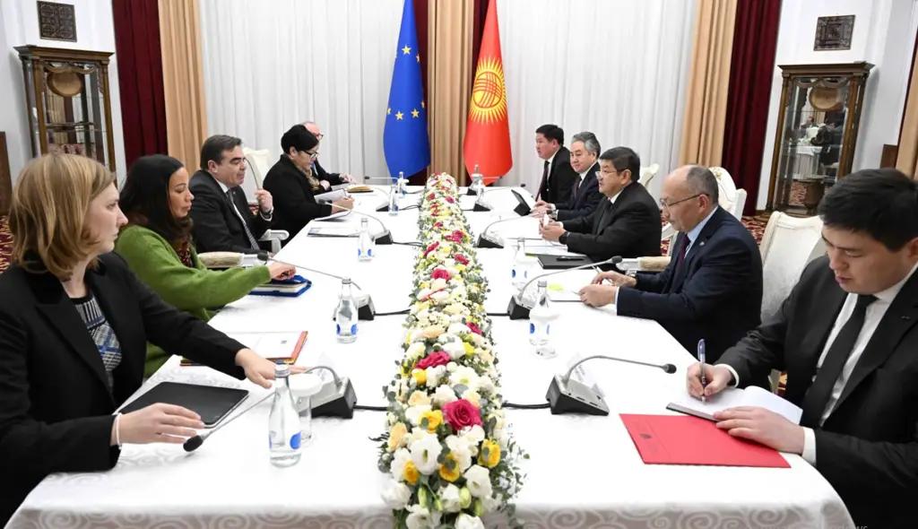 Председатель кабмина встретился с вице-президентом Еврокомиссии