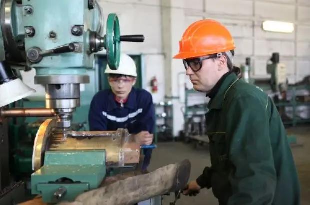 Каждый пятый трудоустроенный казахстанец работает в промышленной сфере