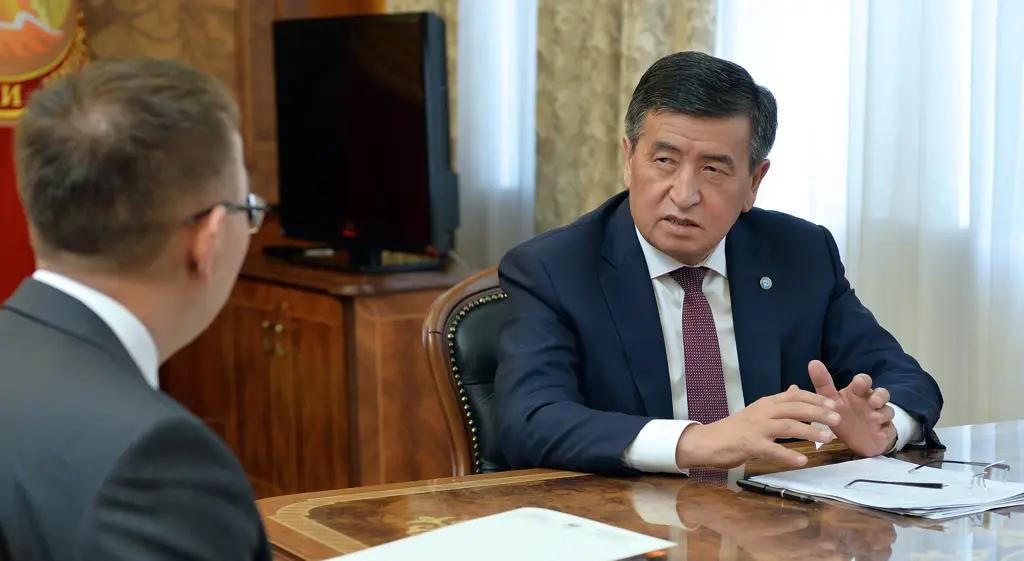 Глава НБ КР встретился с Сооронбаем Жээнбековым