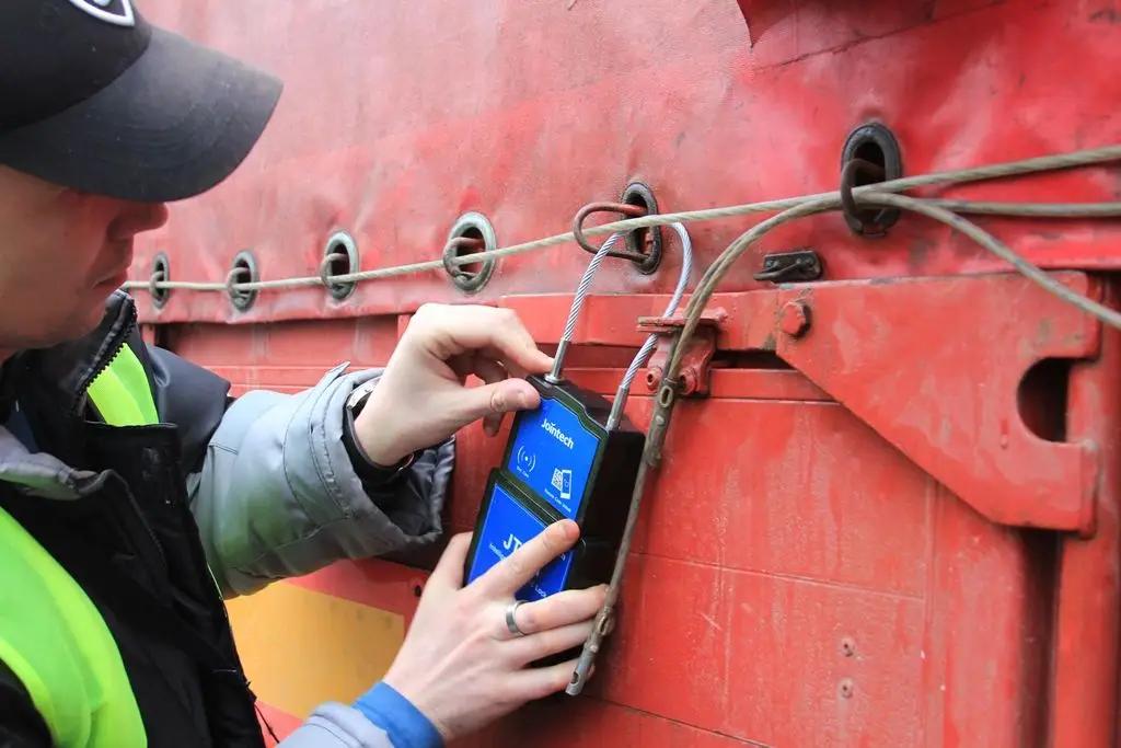 ГНС тестирует навигационные пломбы при автомобильных перевозках