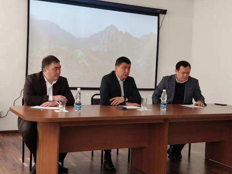 Мэр Бишкека попросил перевозчиков увеличить количество общественного транспорта