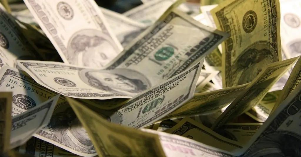 В августе средняя ставка по принятым депозитам в инвалюте упала в 1.7 раза