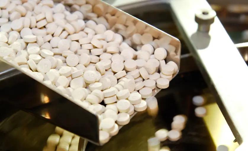 Китайская компания намерена производить лекарства в КР