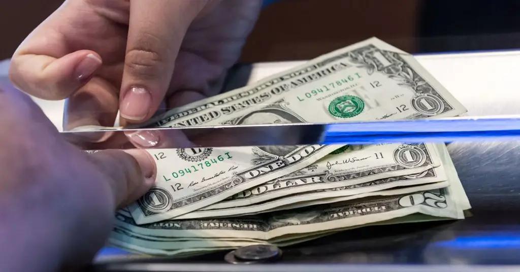 В июне приток денежных переводов в КР вырос на $2.4 млн