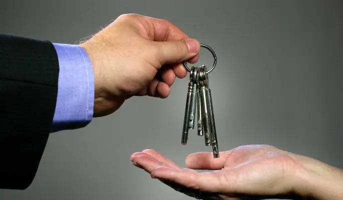 В Кыргызстане доходы риелторов сократились на 54.4% — в чем причина?